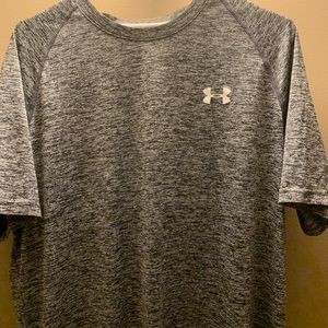 Under Armour T-shirt